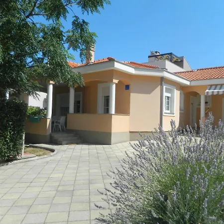 House With A Parking Space - 13883 Hébergement de vacances
