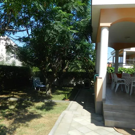 Vakantiehuis House With A Parking Space - 13883 Zadar