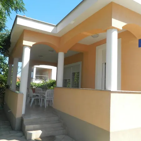 Hébergement de vacances House With A Parking Space - 13883 *