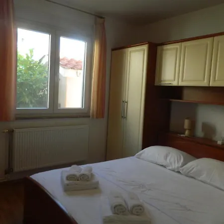 House With A Parking Space - 13883 Vakantiehuis