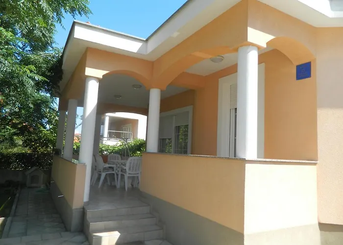 Hébergement de vacances House With A Parking Space - 13883 *