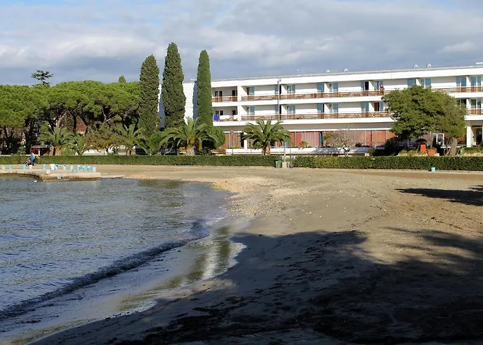 House With A Parking Space - 13883