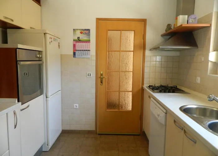 House With A Parking Space - 13883